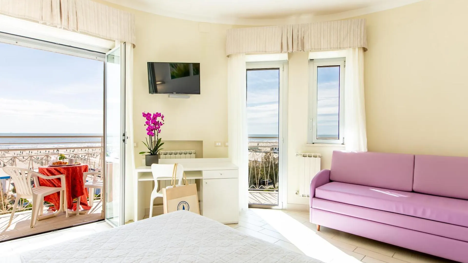 Hotel Lungomare Cervia 3*,