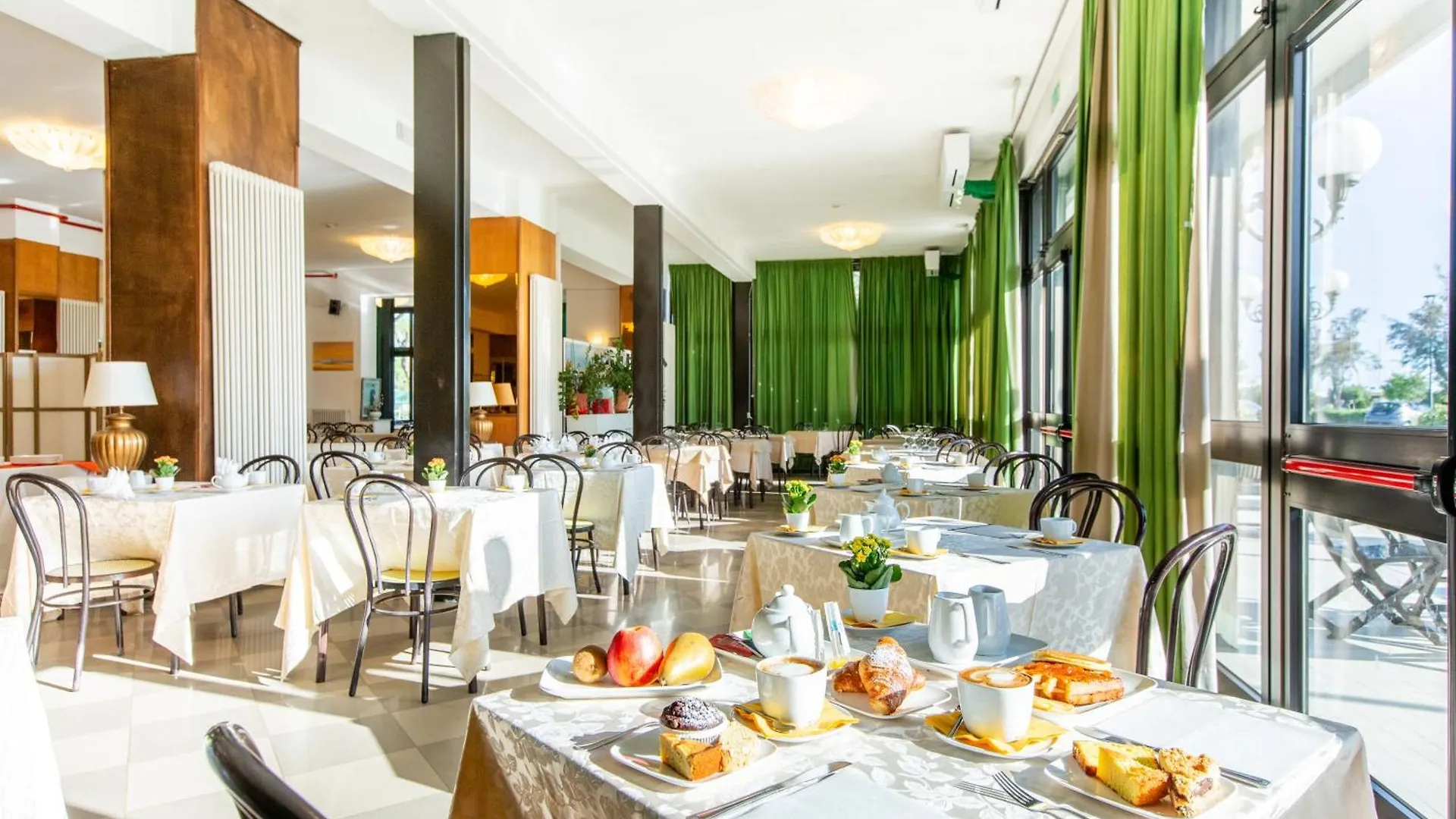 Hotel Lungomare Cervia 3*,